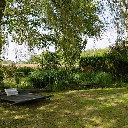 Chalet Huswell - Tranquil Retreat, Cozy In The Heart Of Urse Aalter